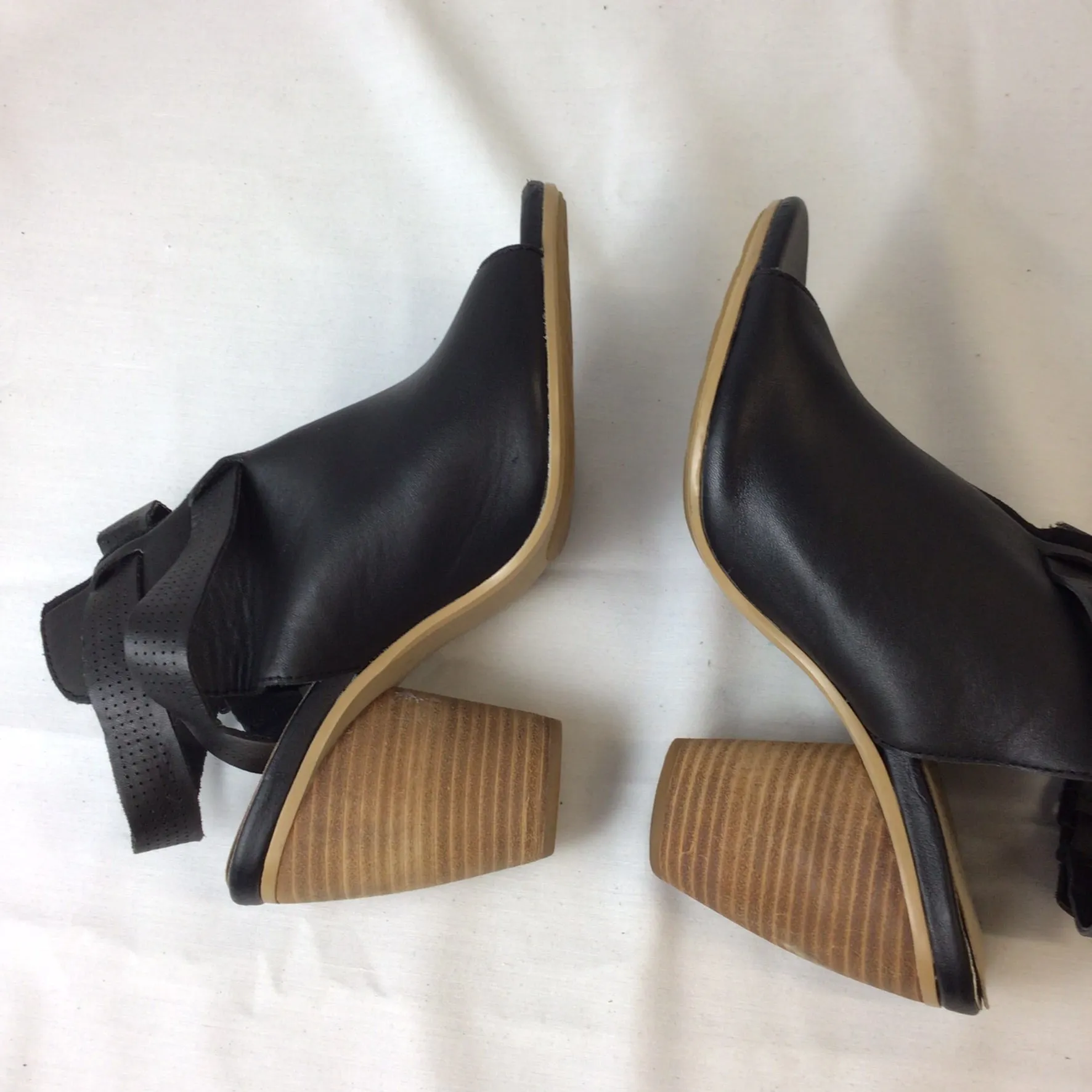 BNWT Emu Australia Black Leather Heeled Sandals Size 6 UK (39 EU)