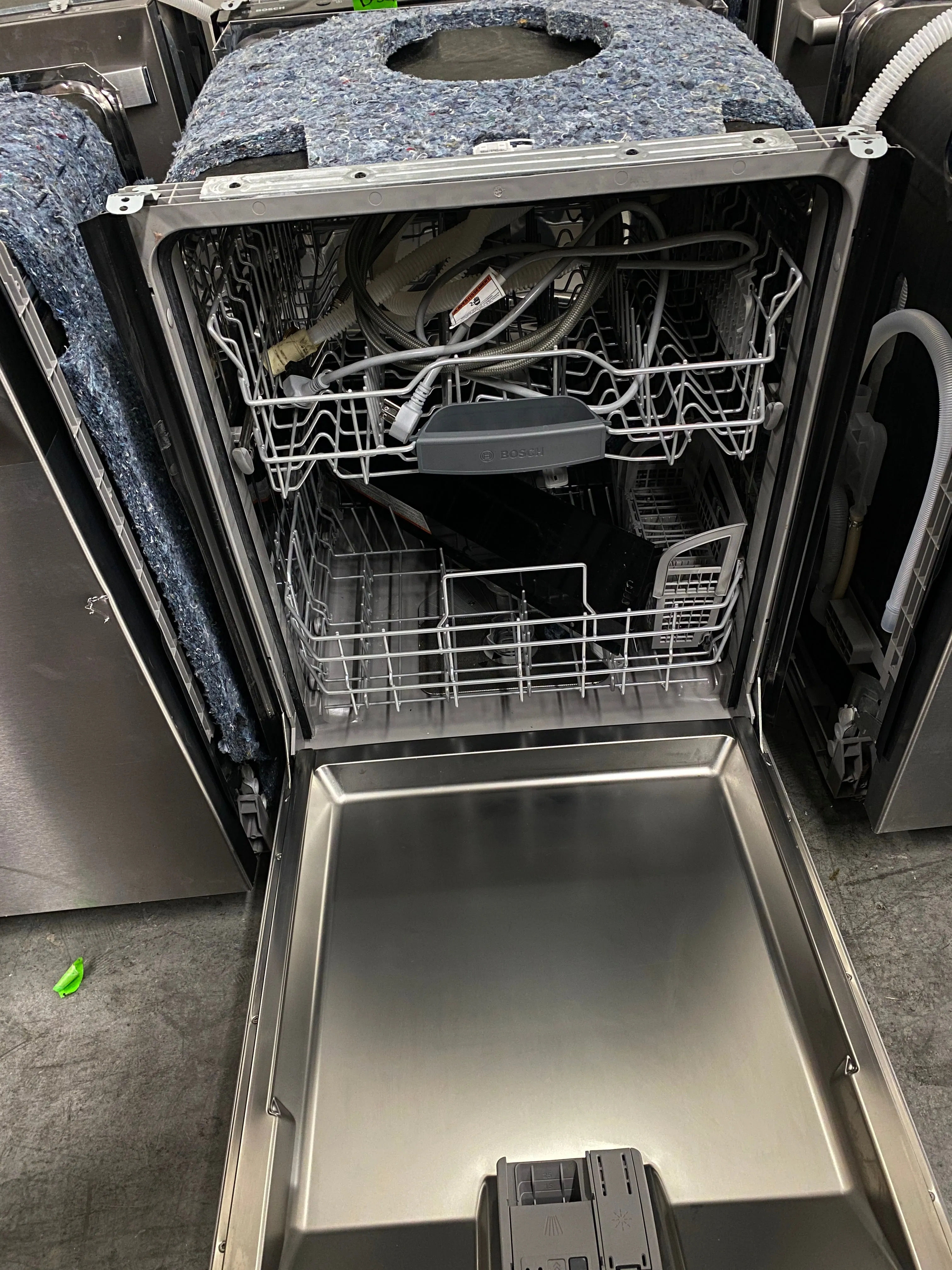 Bosch 100 Series SHX3AR75UC 24 Inch Fully Integrated Built-In Dishwasher with 14 Place Settings, 6 Wash Cycles, 50 dBA Sound Level, Adjustable Upper Rack, Sanitize Option, Express Wash, Silverware Basket, ENERGY STAR® Rated: Stainless Steel