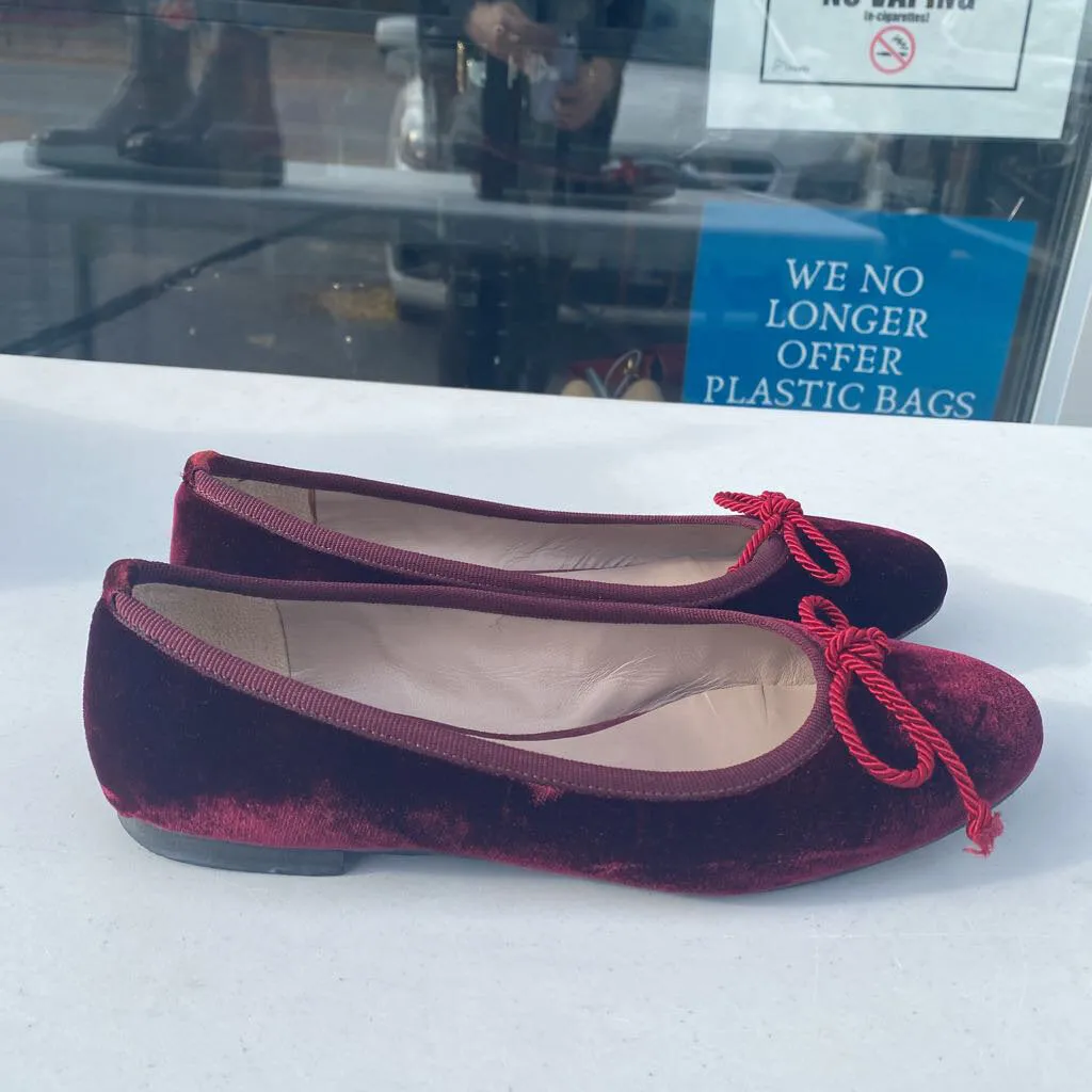 Capezio Velvet Flats 40