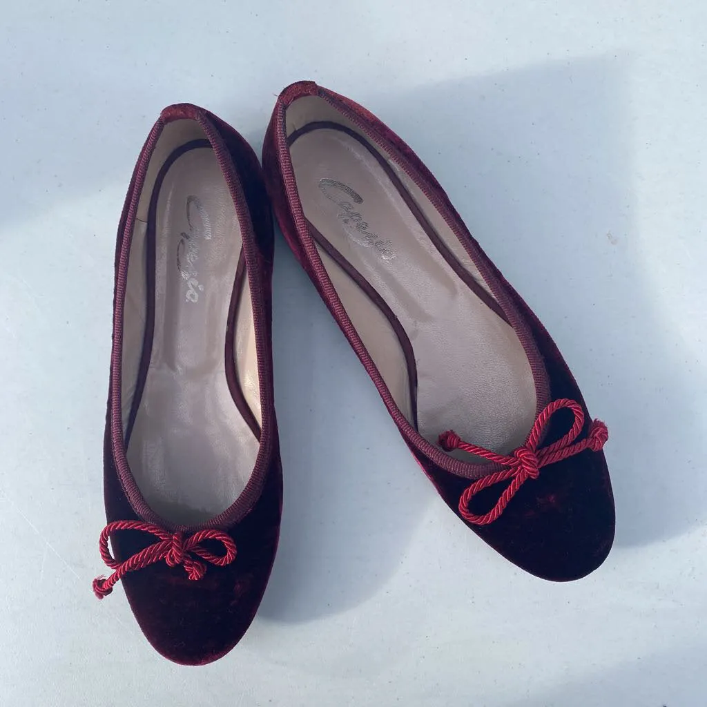 Capezio Velvet Flats 40