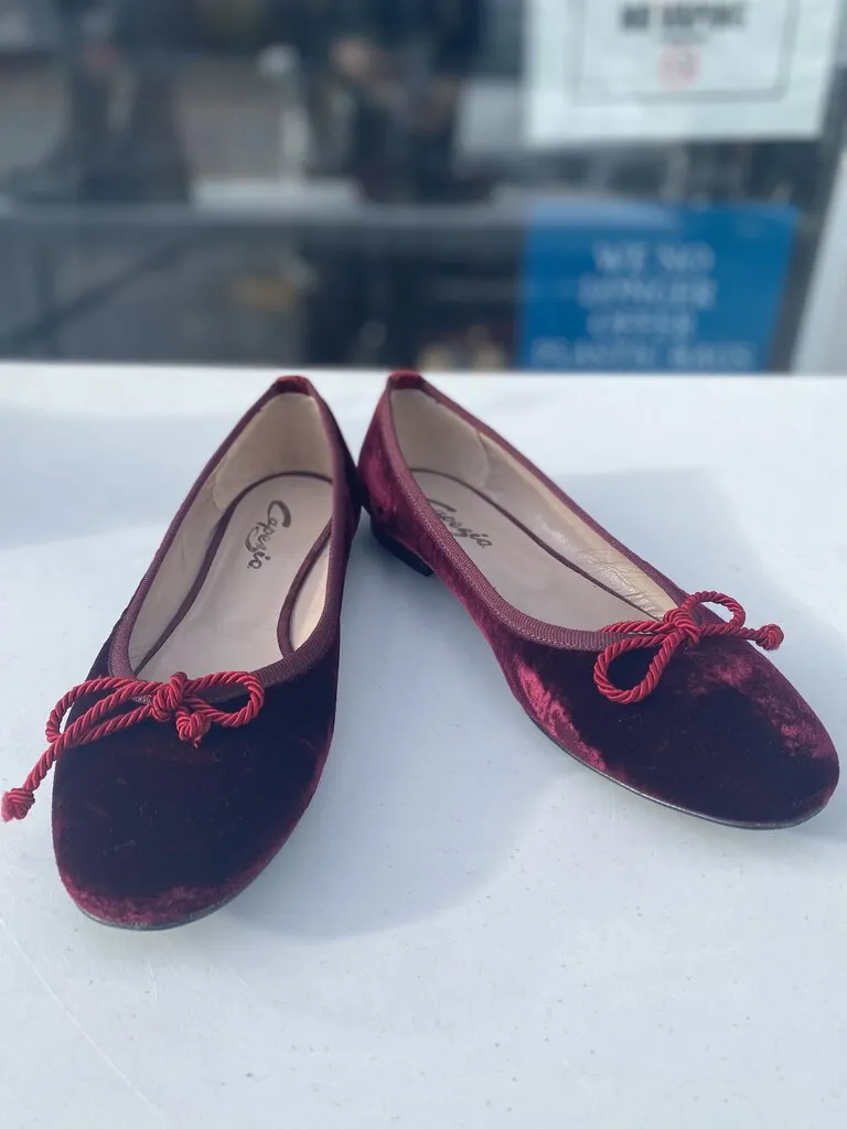 Capezio Velvet Flats 40