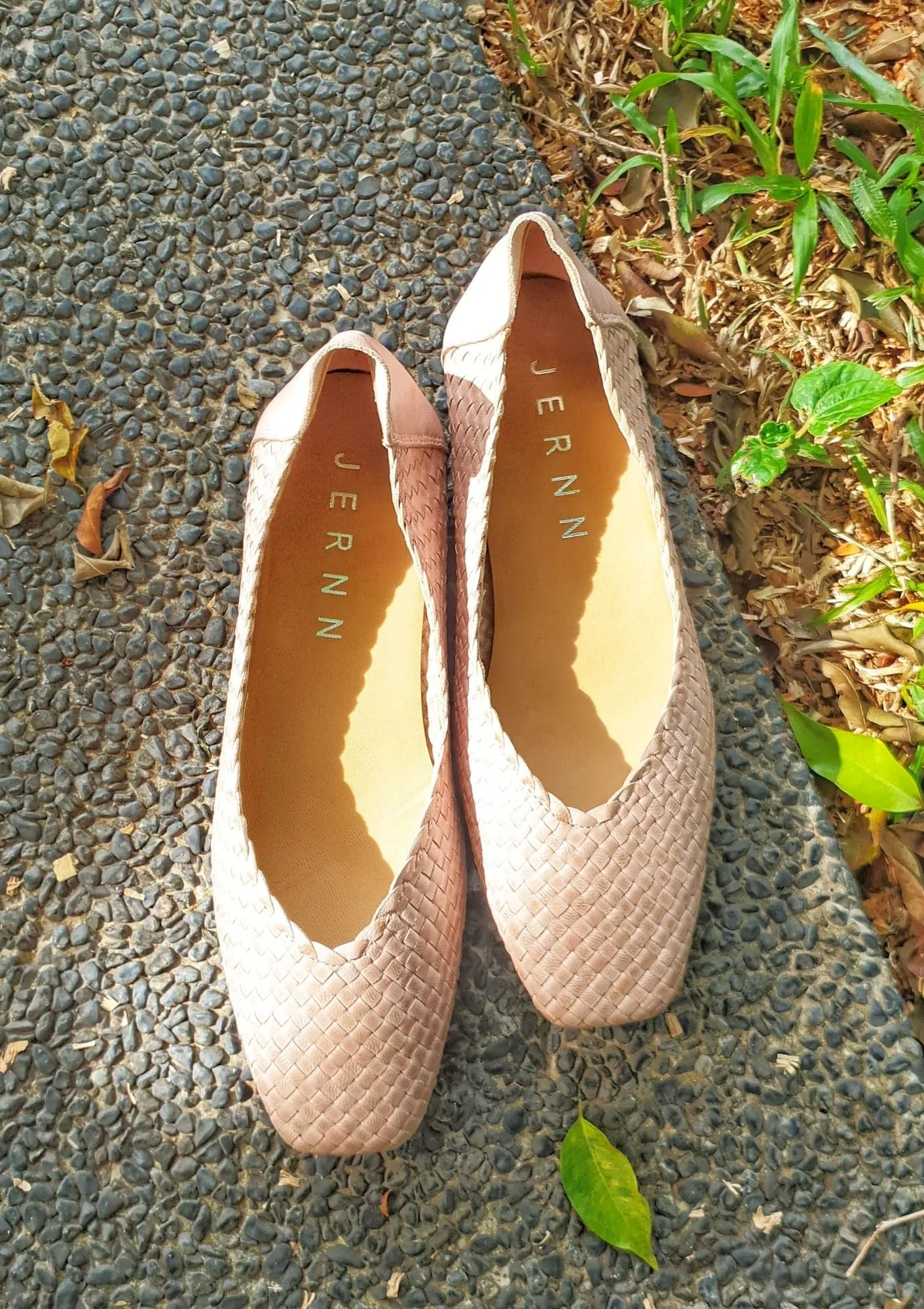 Handwoven square front flat pumps - 50215