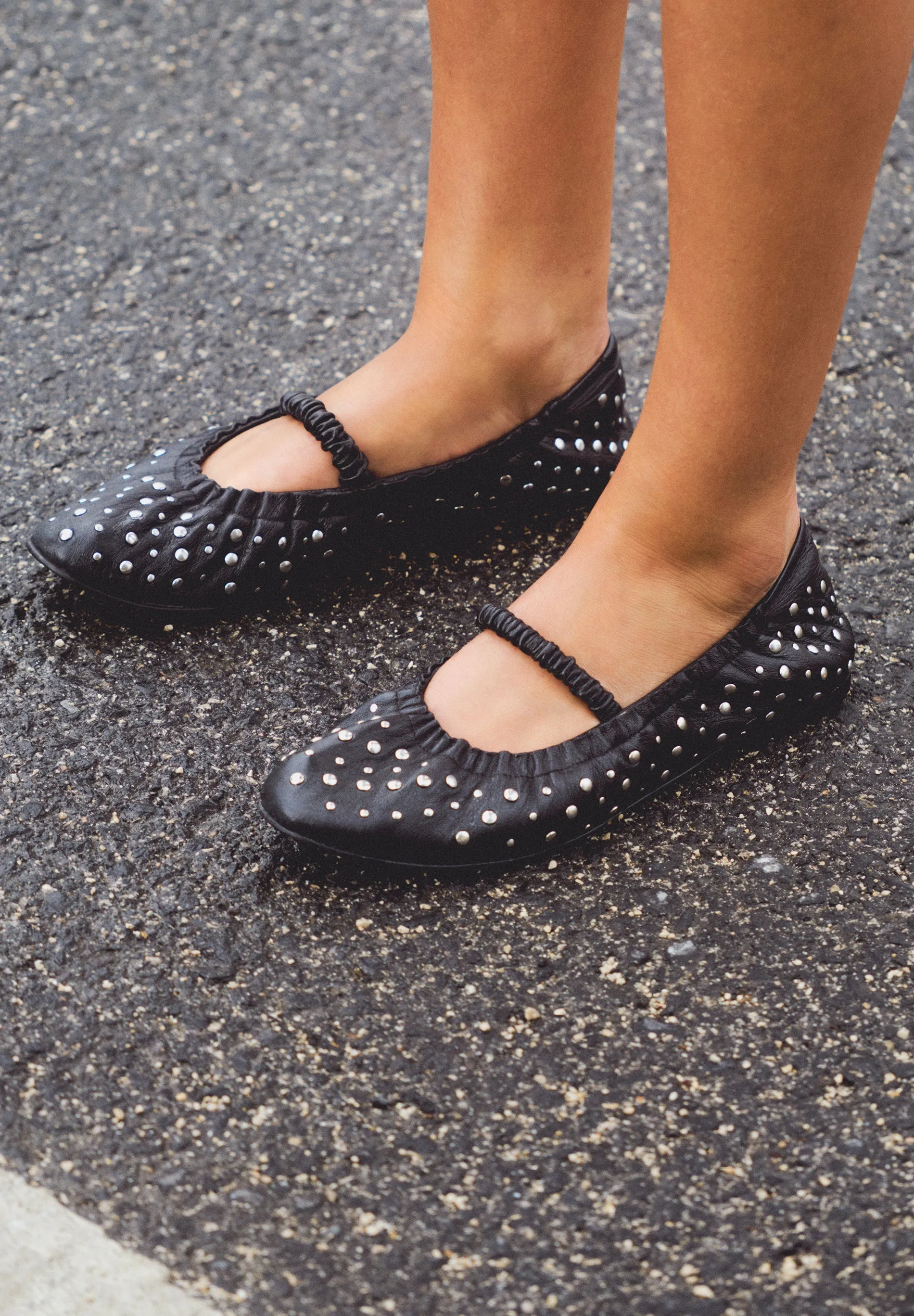 LEATHER STUDDED BALLET FLATS