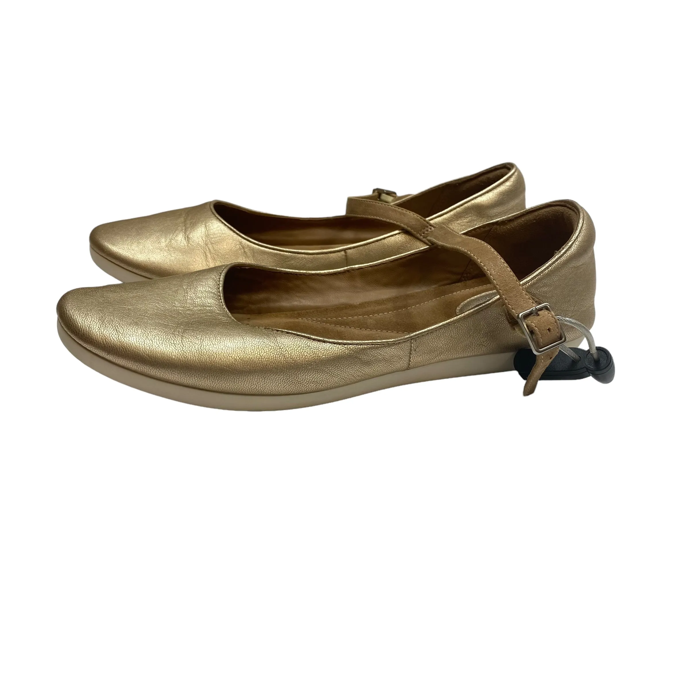 Shoes Flats By Clarks In Gold, Size: 10